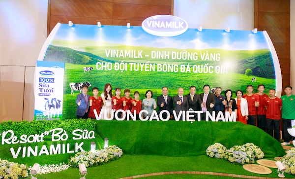 Vinamilk[-]tài[-]trợ[-]cho[-]Đội[-]tuyển[-]Bóng[-]đá[-]quốc[-]gia[-]Việt[-]Nam
